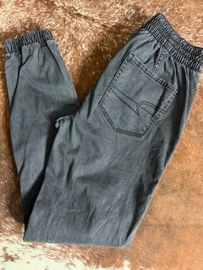 AE black women’s joggers size 4